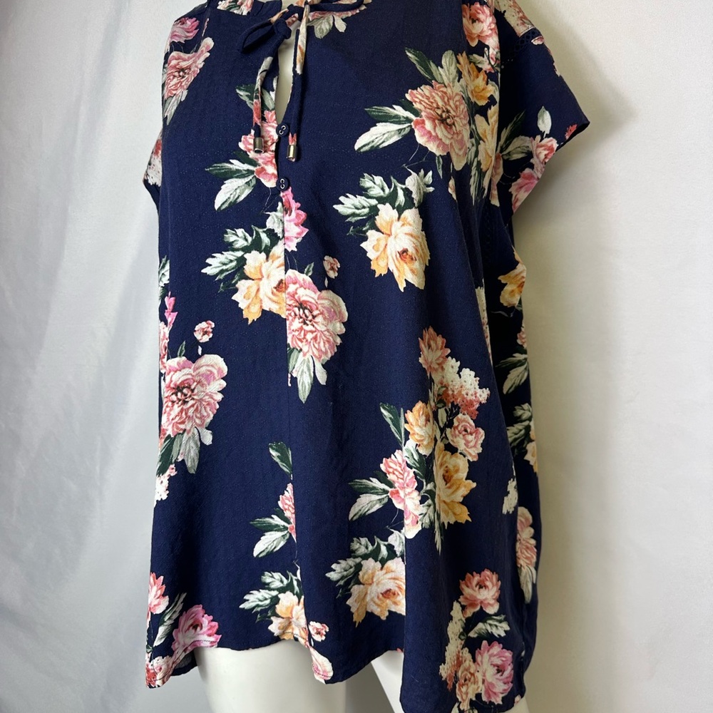 Buffalo David Britton XL  Blue Floral Flowy Peasant Flutter Sleeve Top NWT - Picture 2 of 8